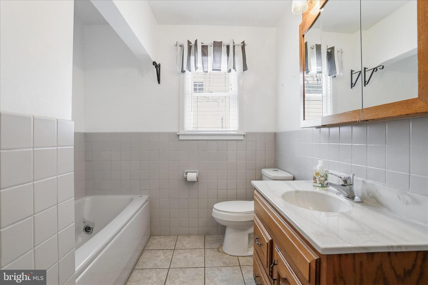 13 S Woodlawn Avenue photo 28
