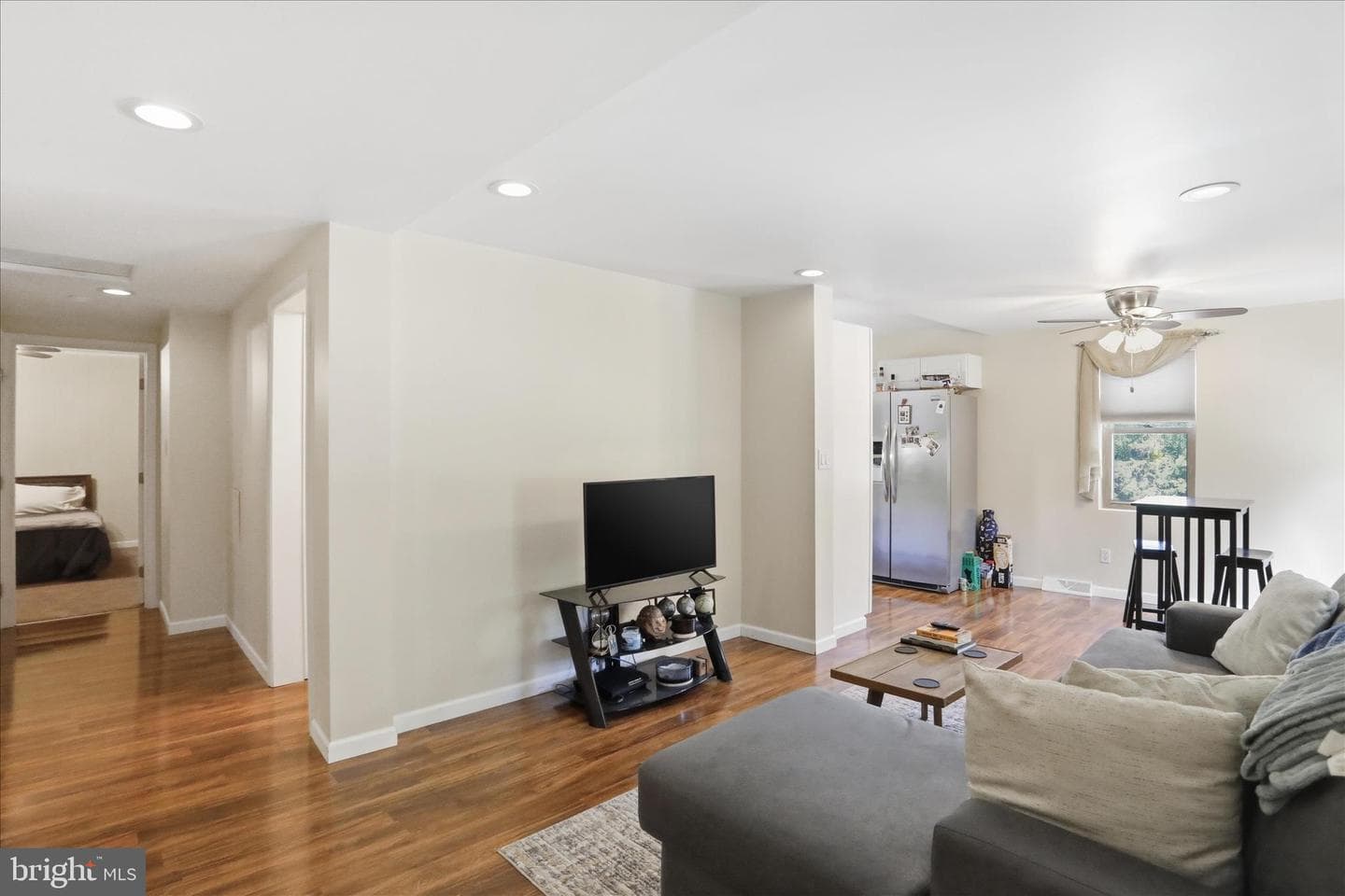 12717 N Cresap Street photo 7