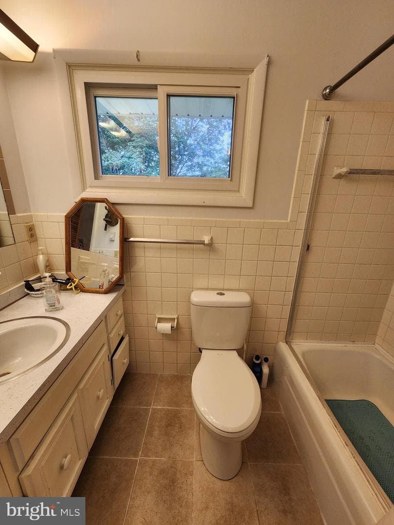 806 Valley View Drive photo 9