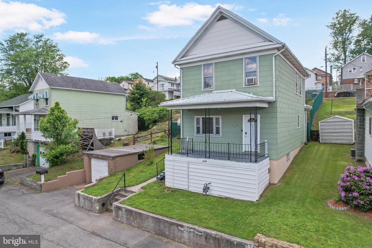716 Yale Street photo 25