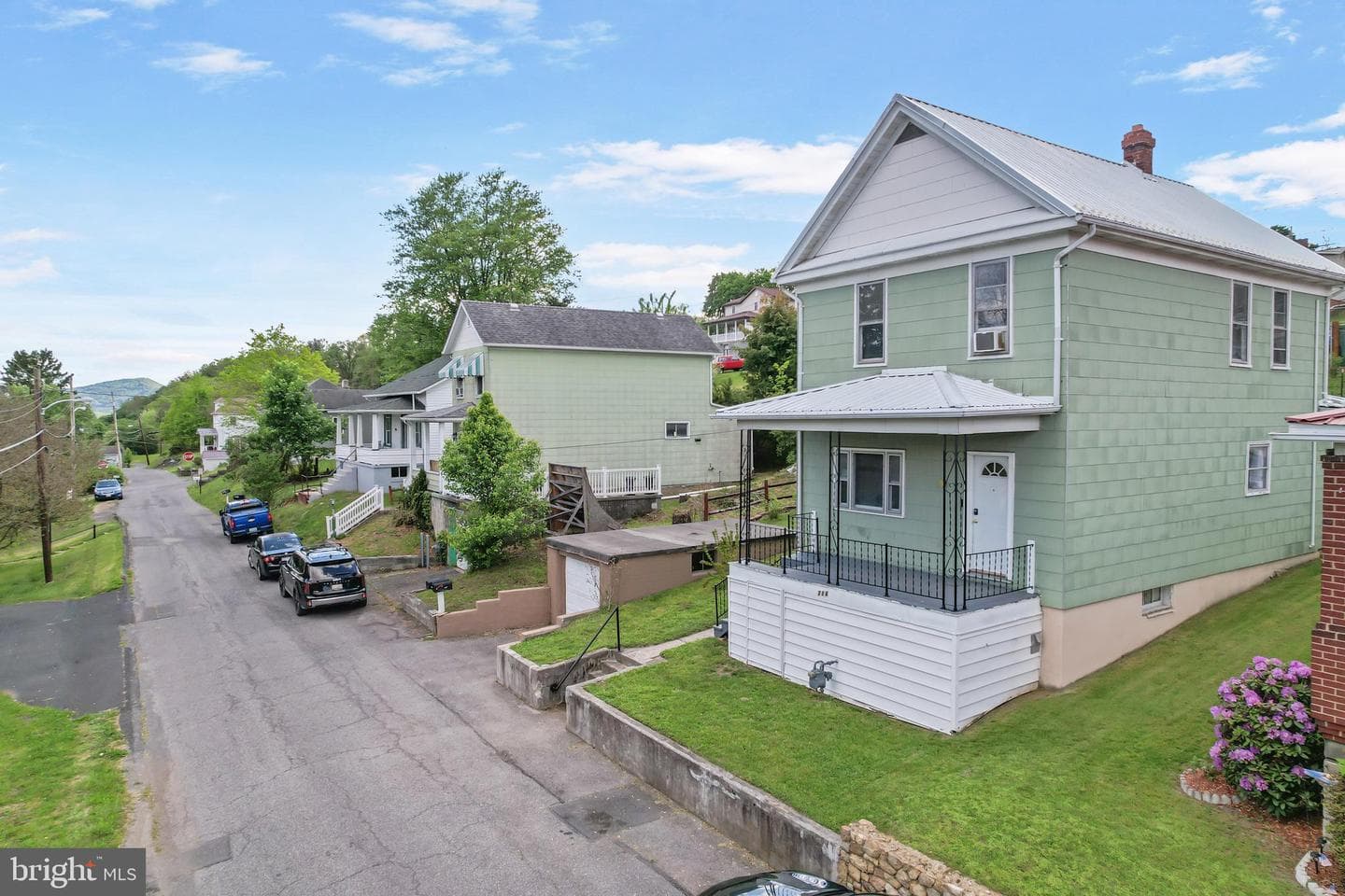 716 Yale Street photo 26