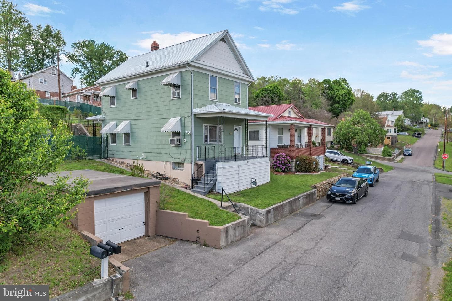 716 Yale Street photo 27