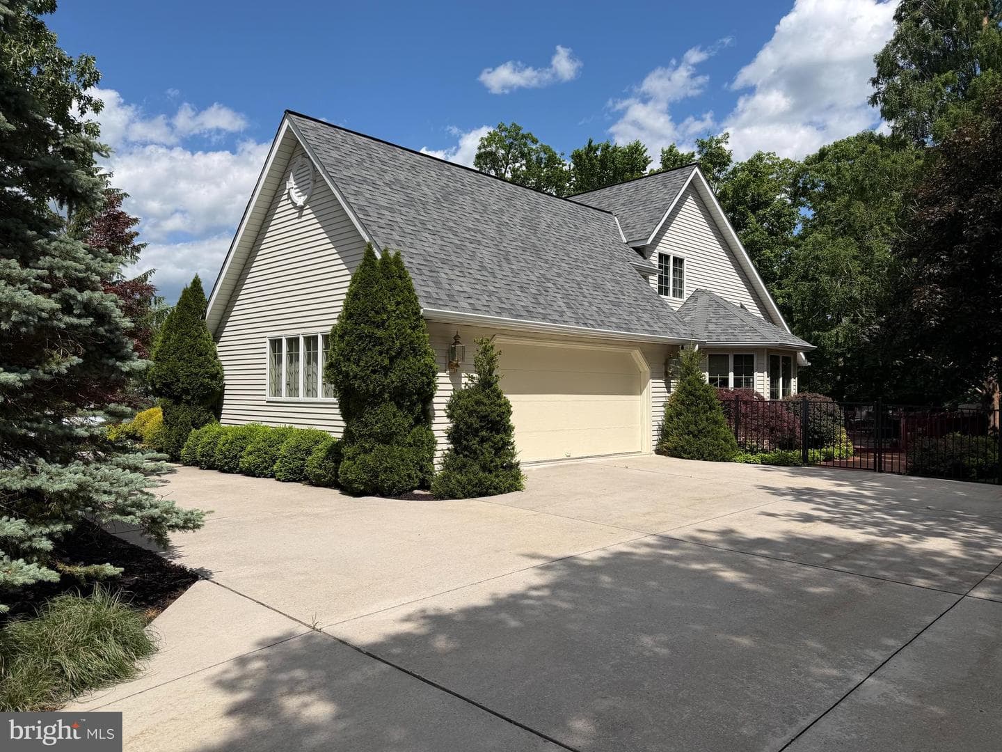 1030 Cherrywood Avenue photo 4