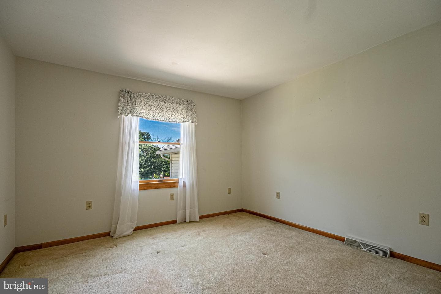 608 Wellington Lane photo 31