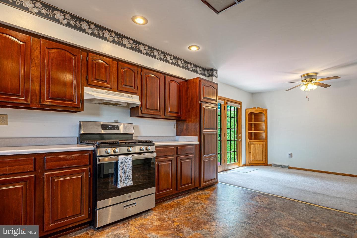 608 Wellington Lane photo 4