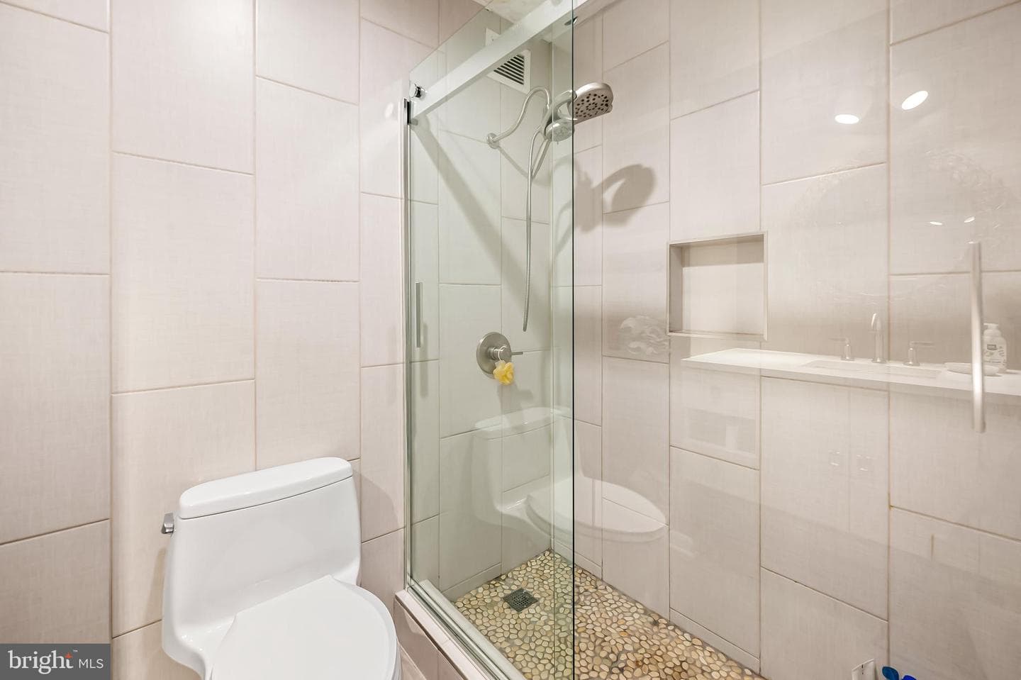 4000 N Charles Street #702 photo 25