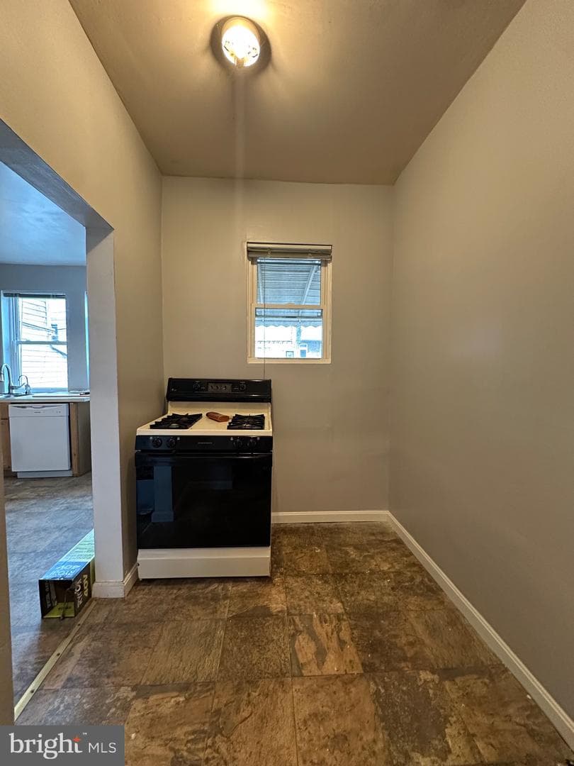 2261 Sidney Avenue photo 14