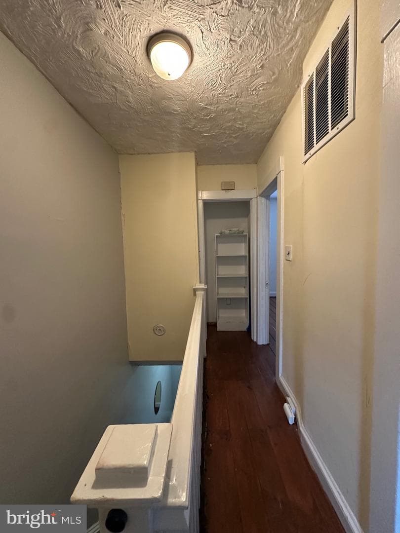 2261 Sidney Avenue photo 3