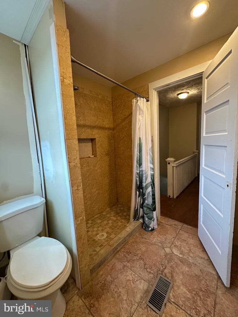 2261 Sidney Avenue photo 8