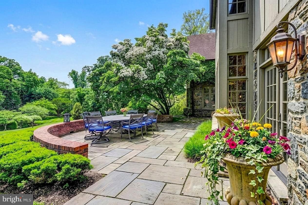 102 Cotswold Road photo 20