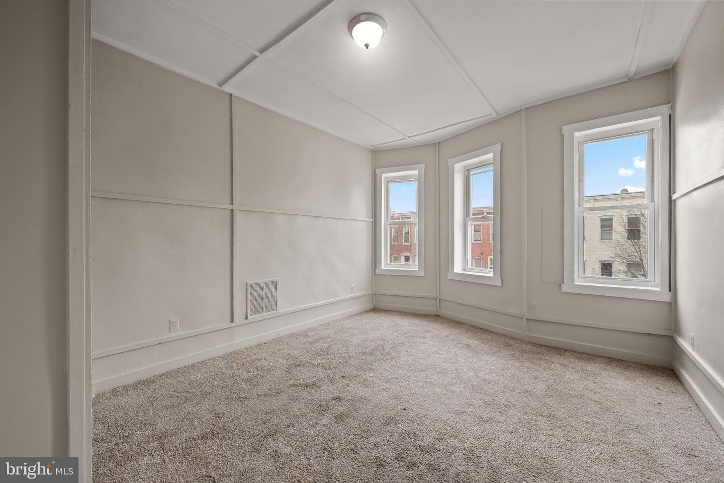 225 N Luzerne Avenue photo 21