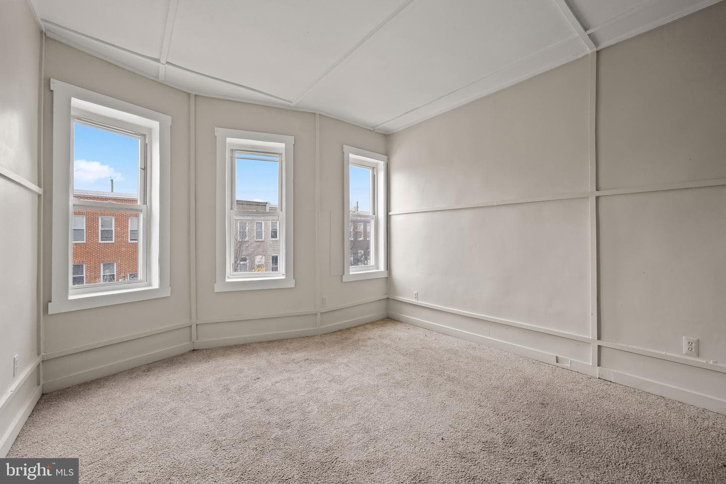 225 N Luzerne Avenue photo 22