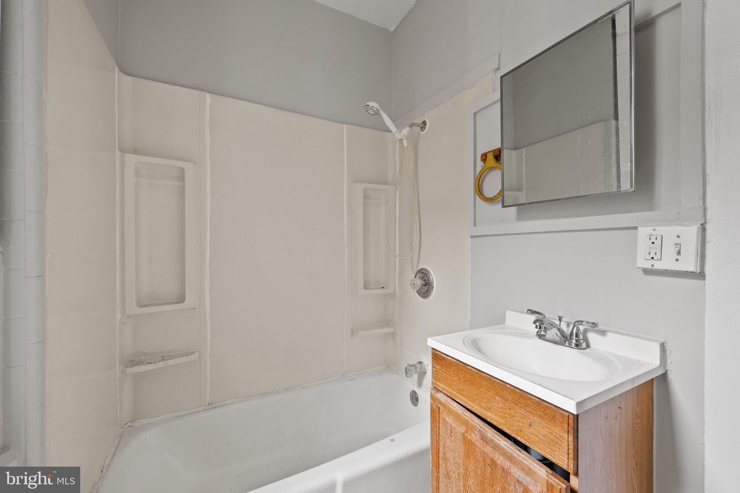 225 N Luzerne Avenue photo 31