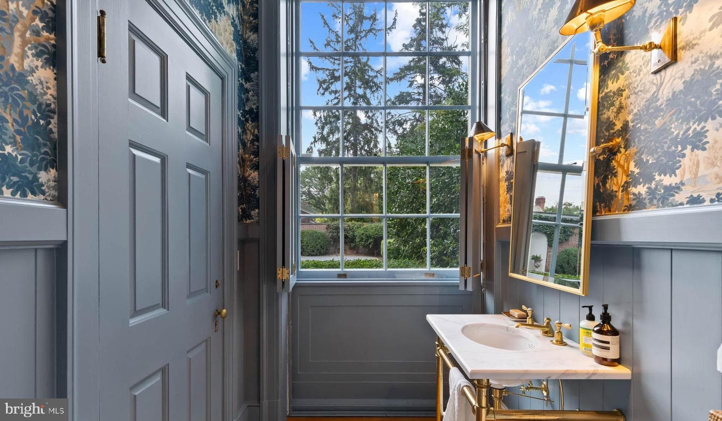15 Charlcote Place photo 51