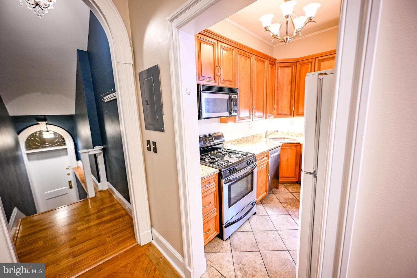 10 W Madison Street #21 photo 15