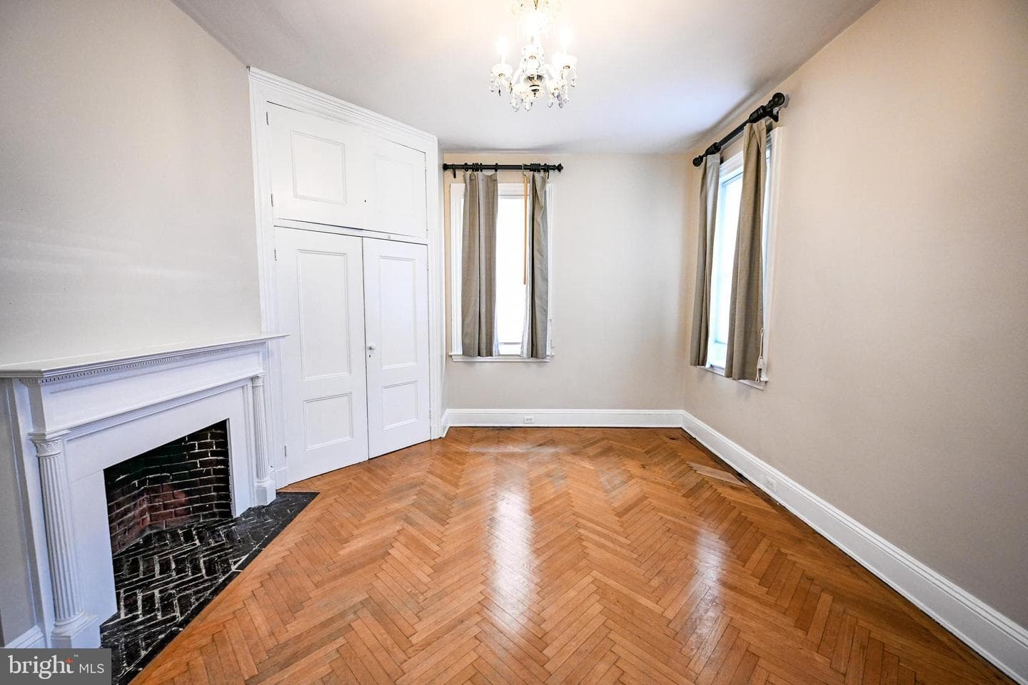 10 W Madison Street #21 photo 24