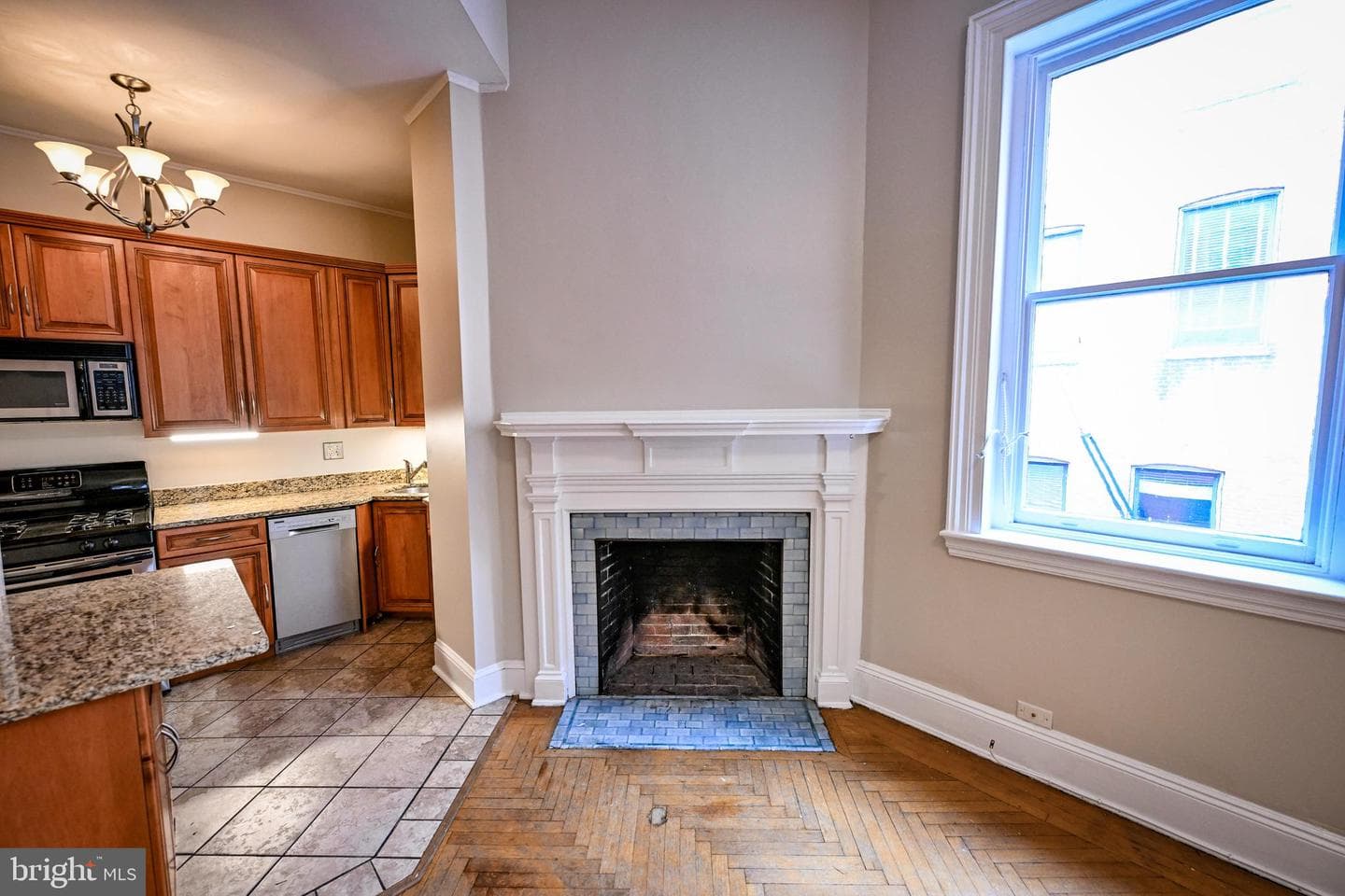 10 W Madison Street #21 photo 9