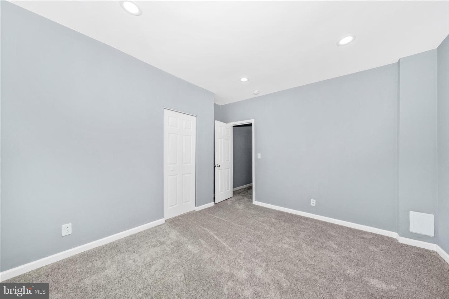 2224 W Fayette Street photo 4