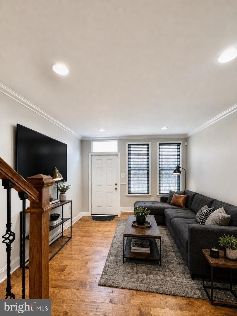 1019 W Fayette Street photo 4