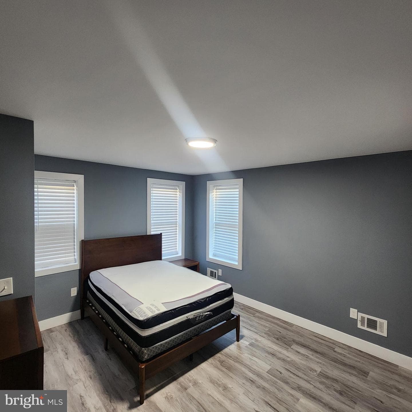 2751 Fenwick Avenue photo 9