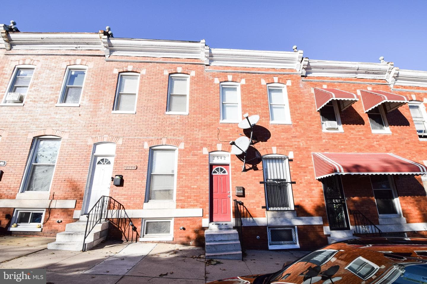 2542 W Pratt Street photo 2