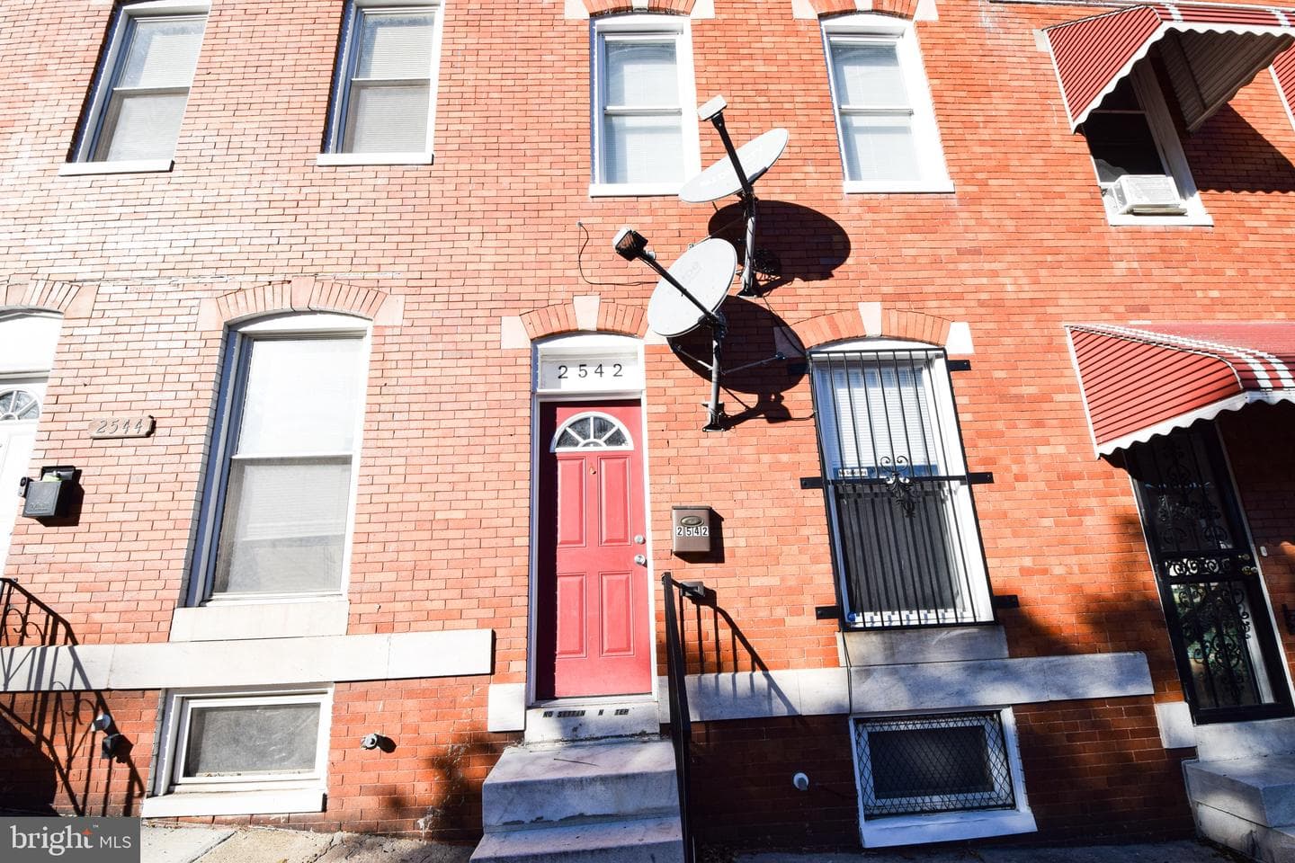 2542 W Pratt Street photo 3