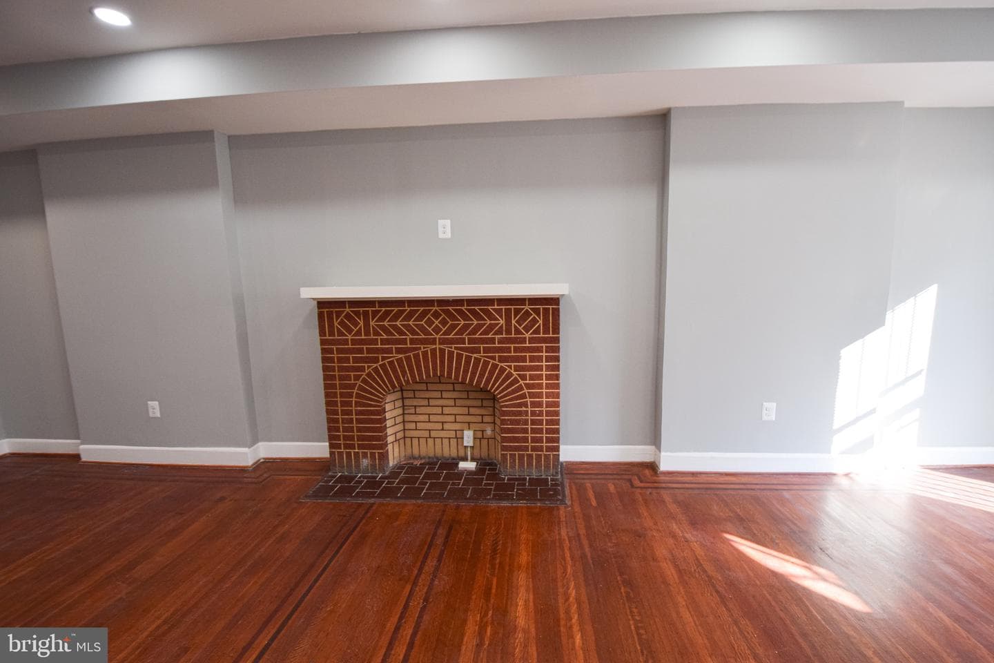 2542 W Pratt Street photo 4