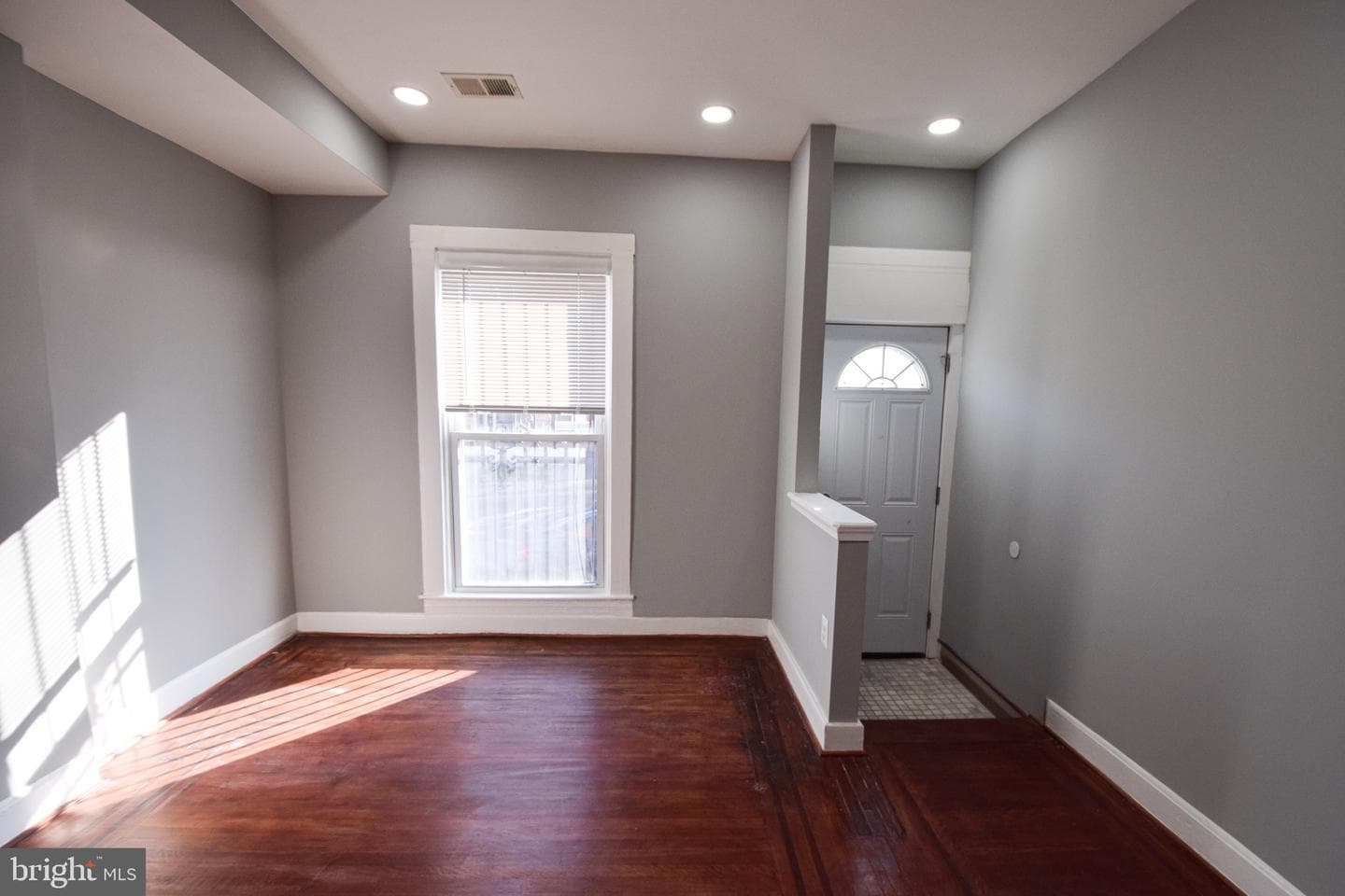 2542 W Pratt Street photo 6