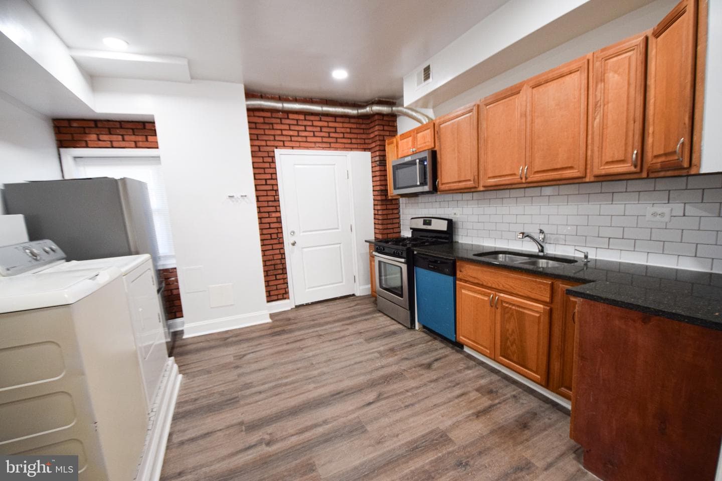 2542 W Pratt Street photo 9