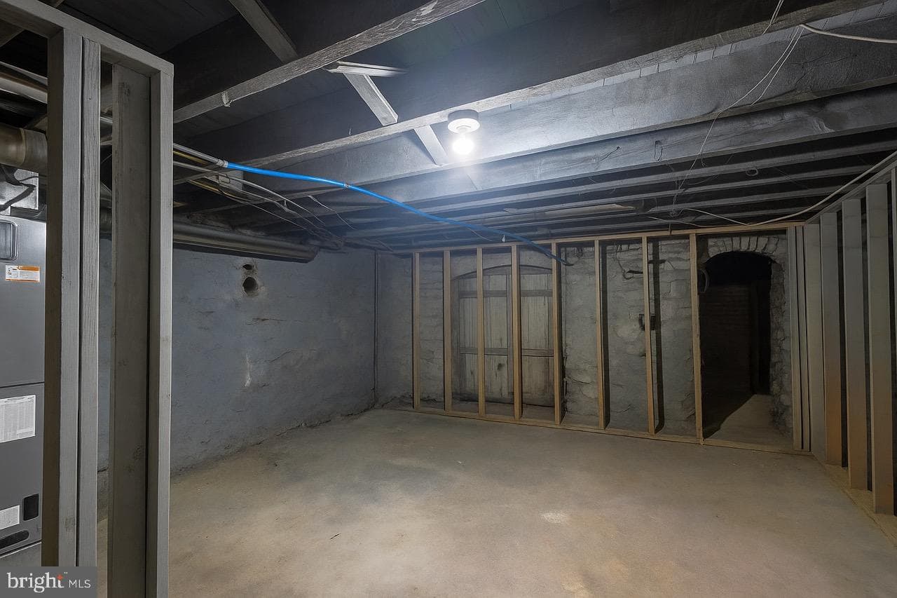 3207 Baker St photo 13