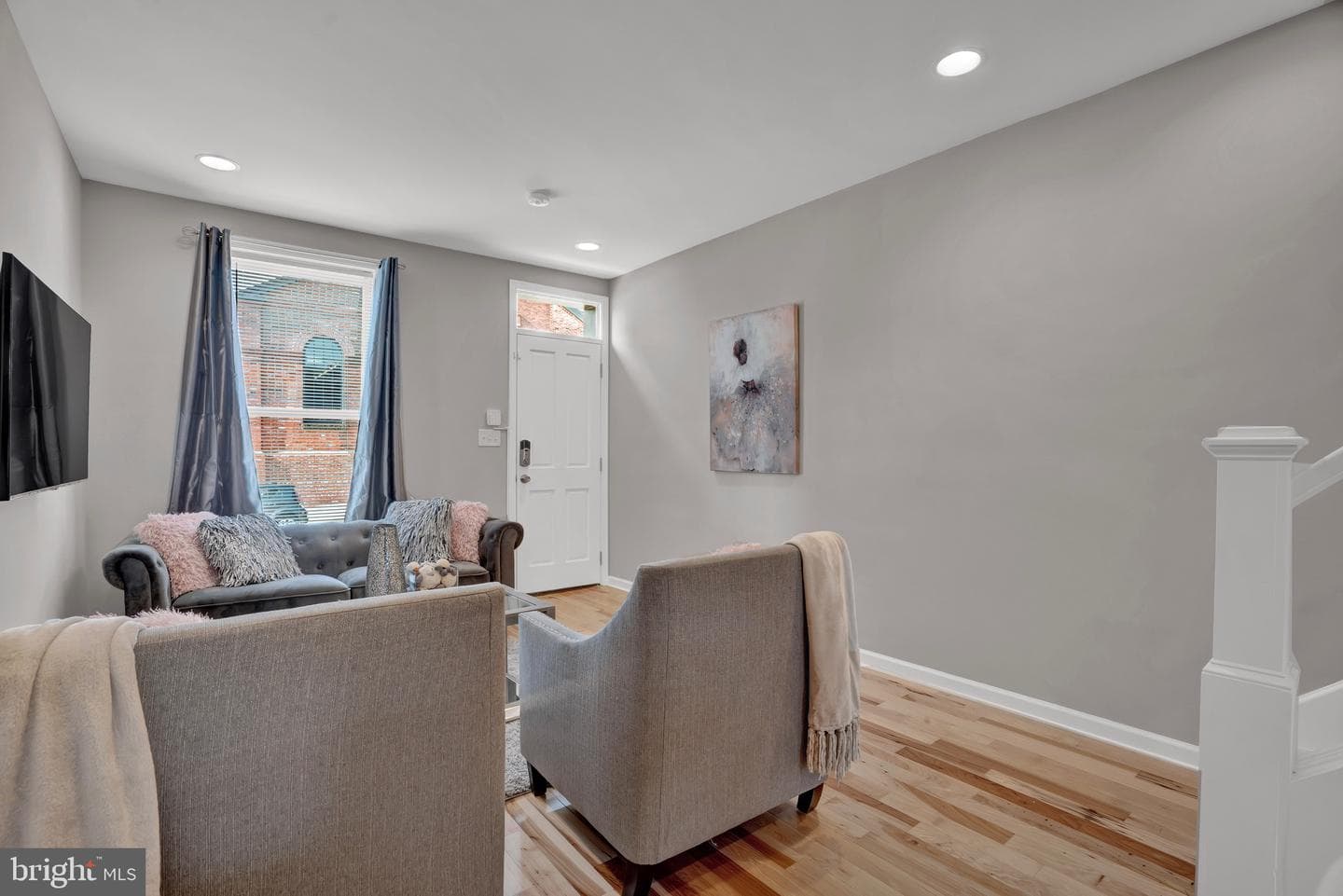 2111 E Chase Street photo 4