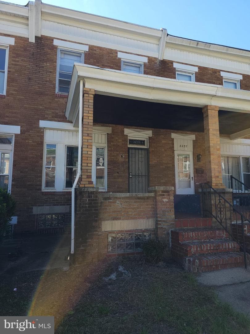 3239 Dudley Avenue photo 4