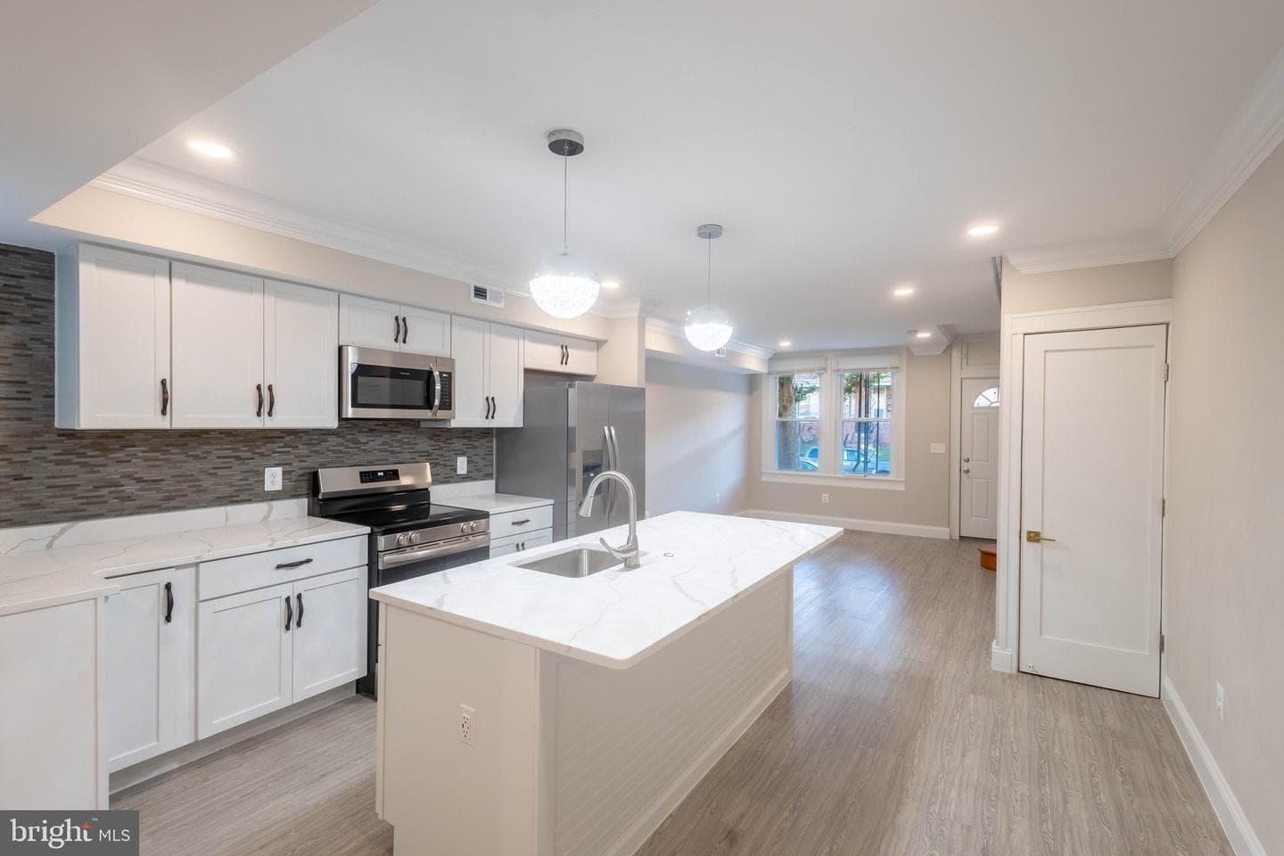 2846 Lake Avenue photo 5