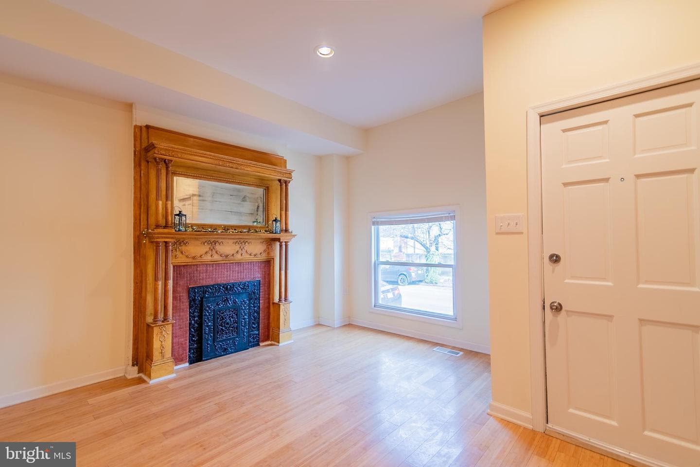 640 S Ellwood Avenue photo 22
