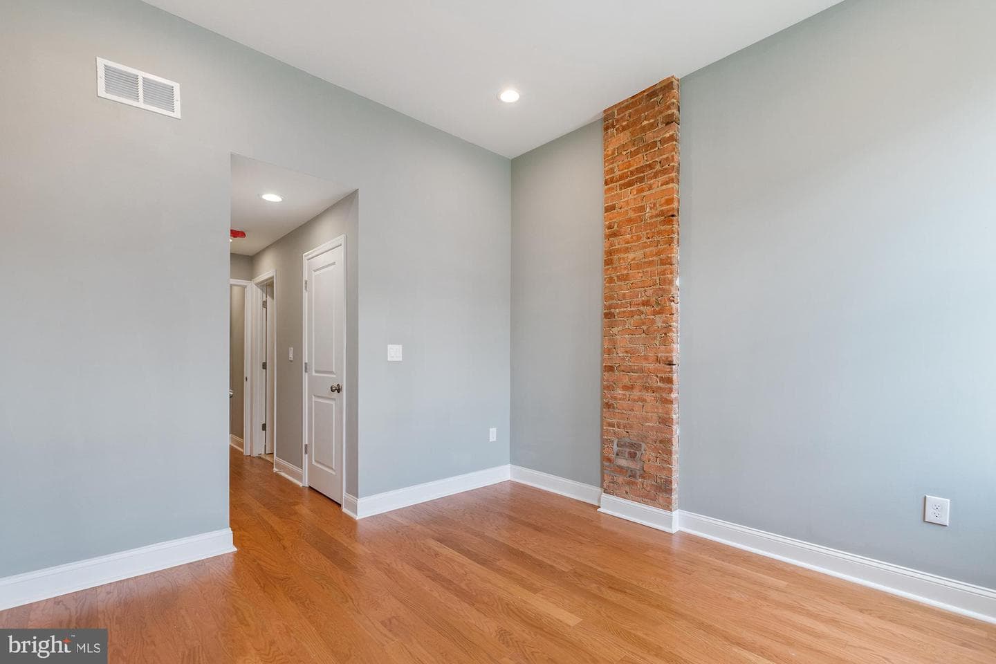 1429 E Federal Street photo 4