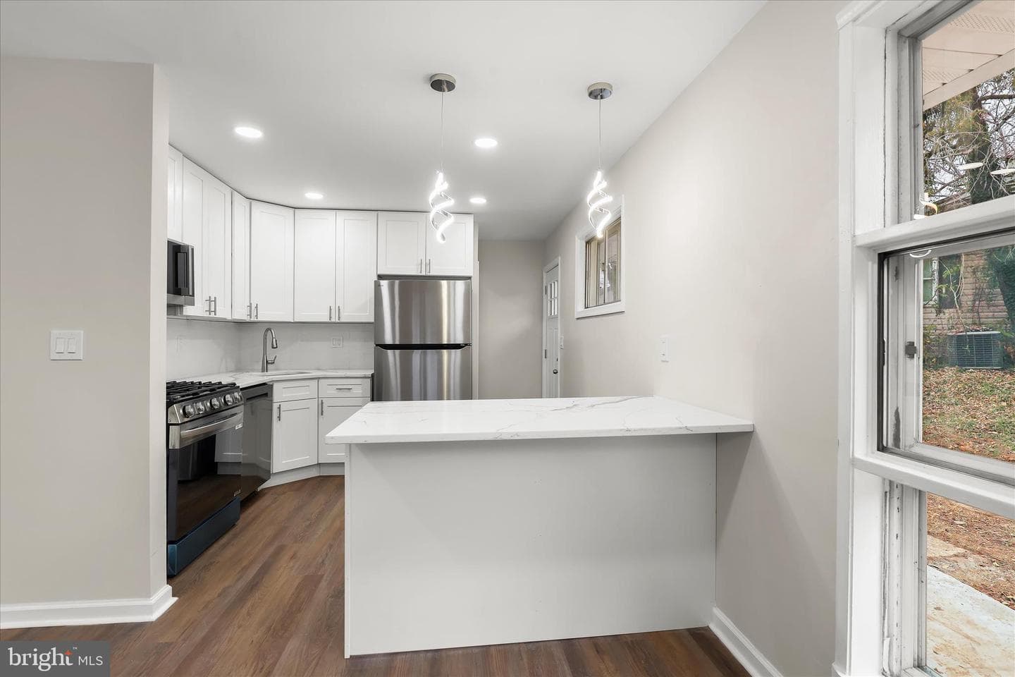 5608 Todd Avenue photo 14