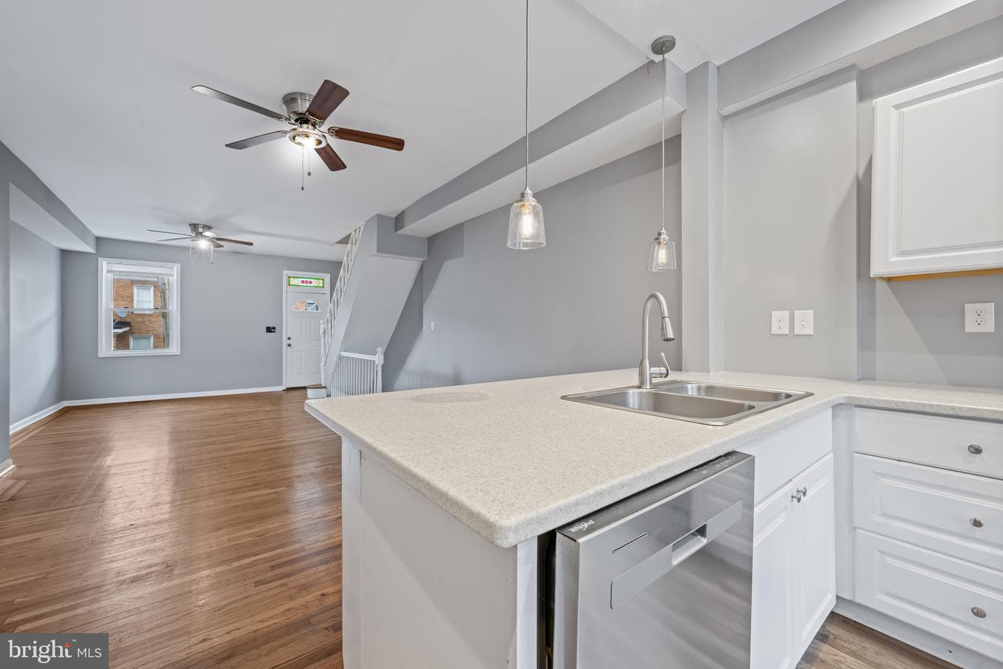 628 Savage Street S photo 11