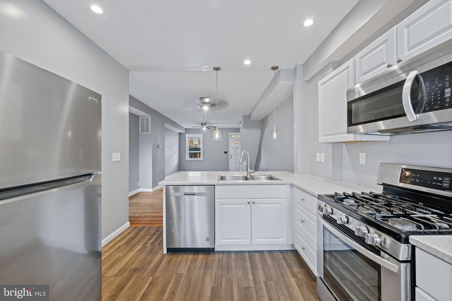 628 Savage Street S photo 15