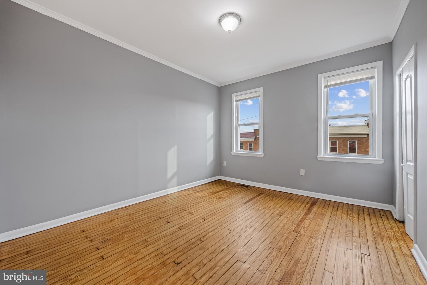 628 Savage Street S photo 17