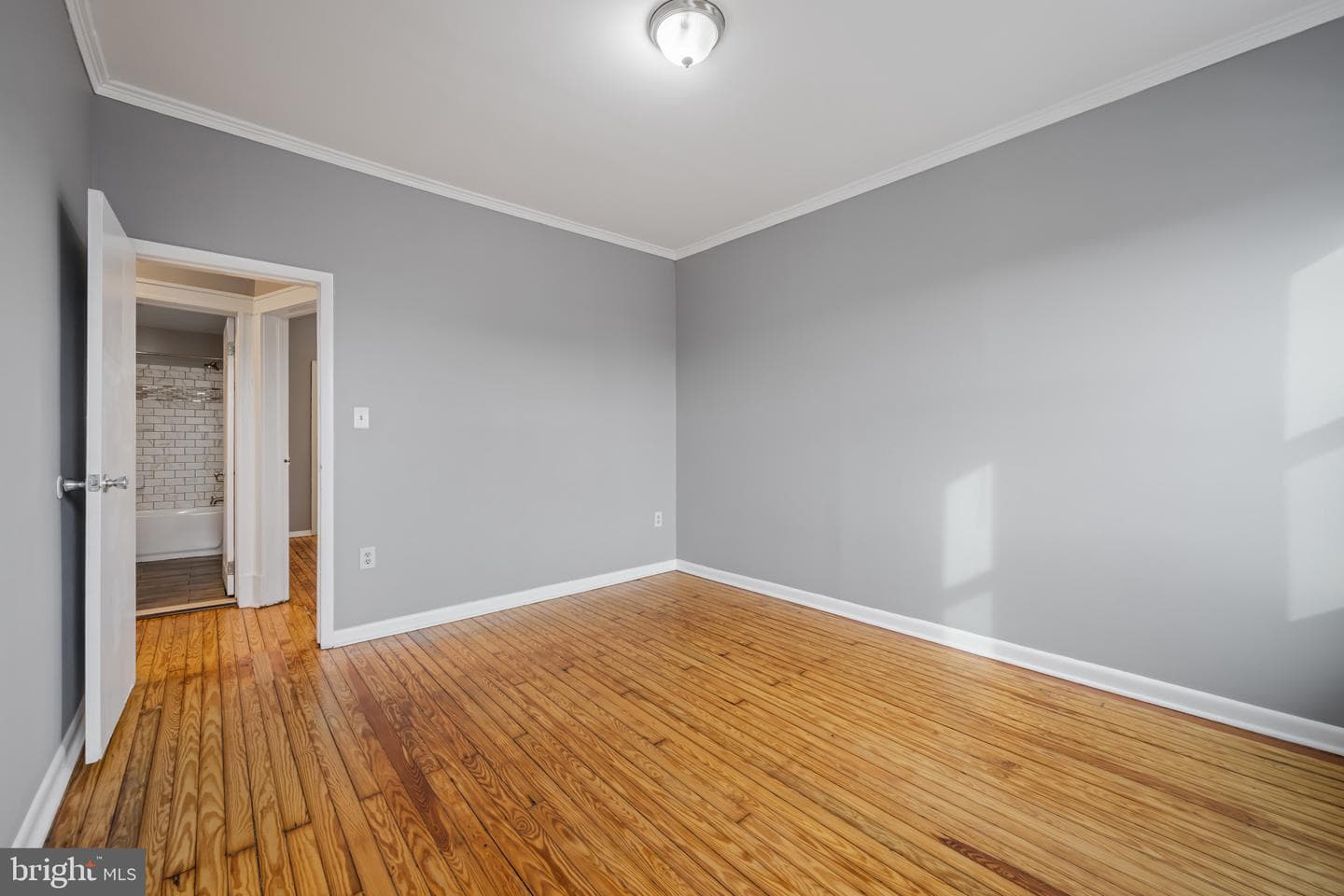 628 Savage Street S photo 18