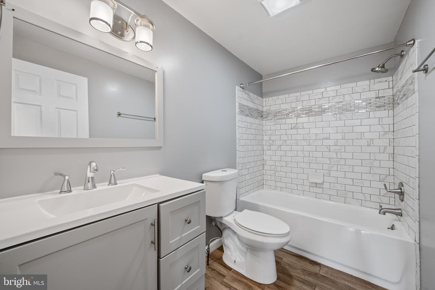 628 Savage Street S photo 19