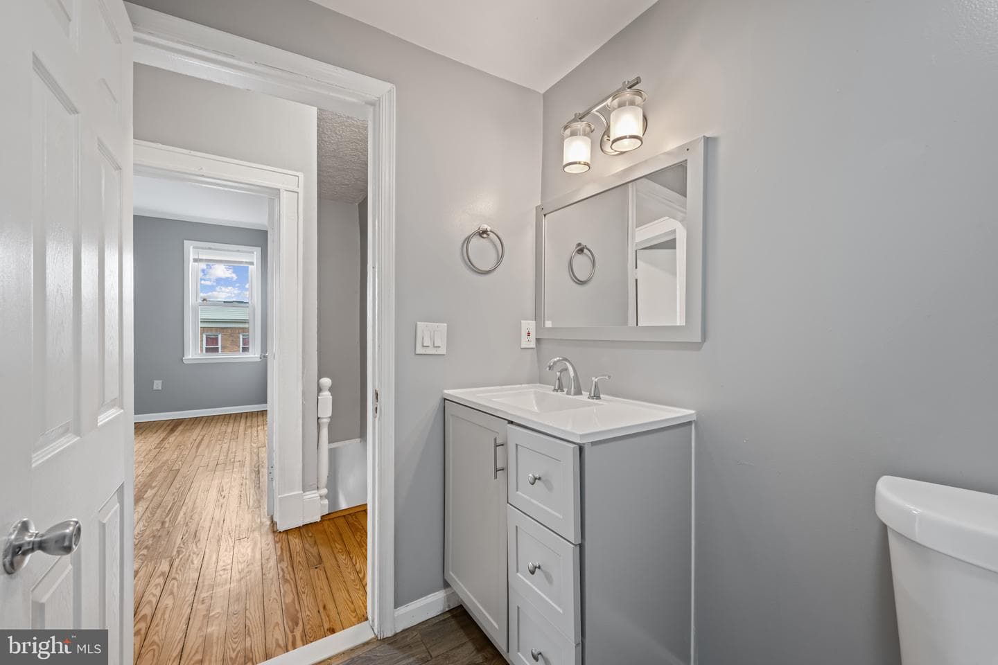 628 Savage Street S photo 20
