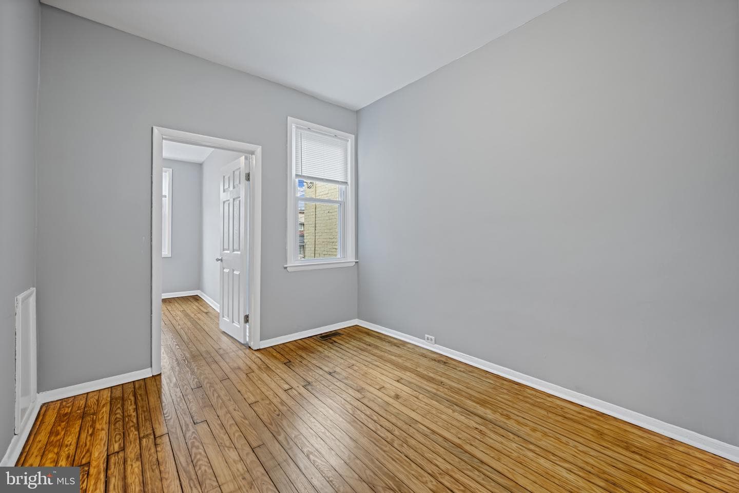 628 Savage Street S photo 21