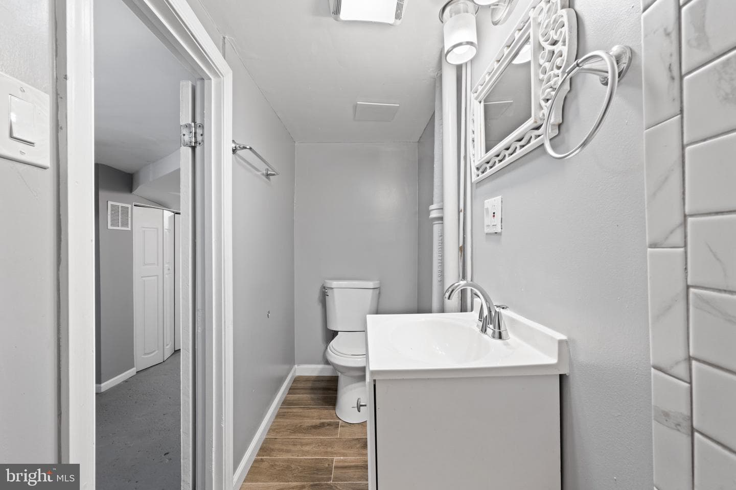 628 Savage Street S photo 28