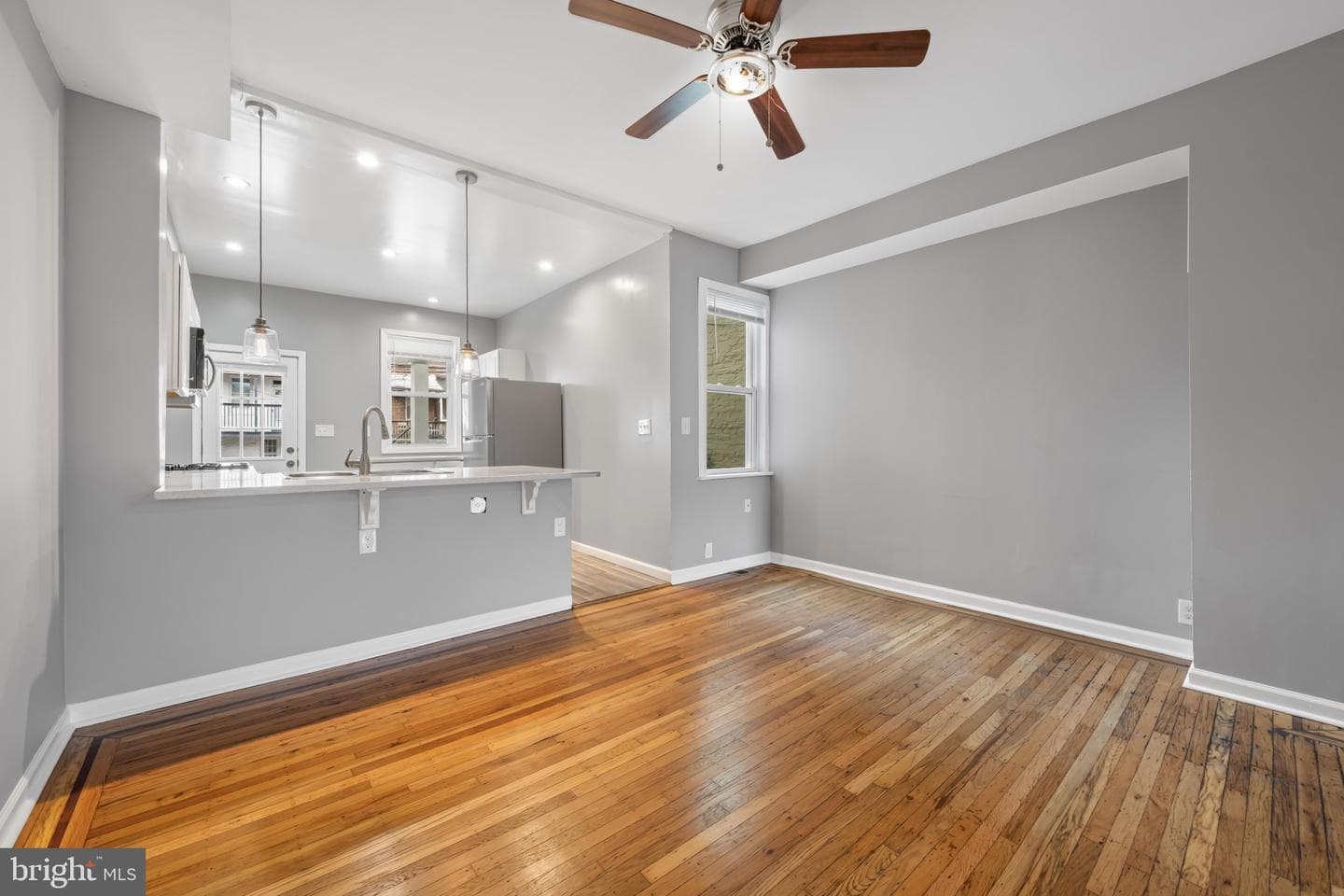628 Savage Street S photo 9