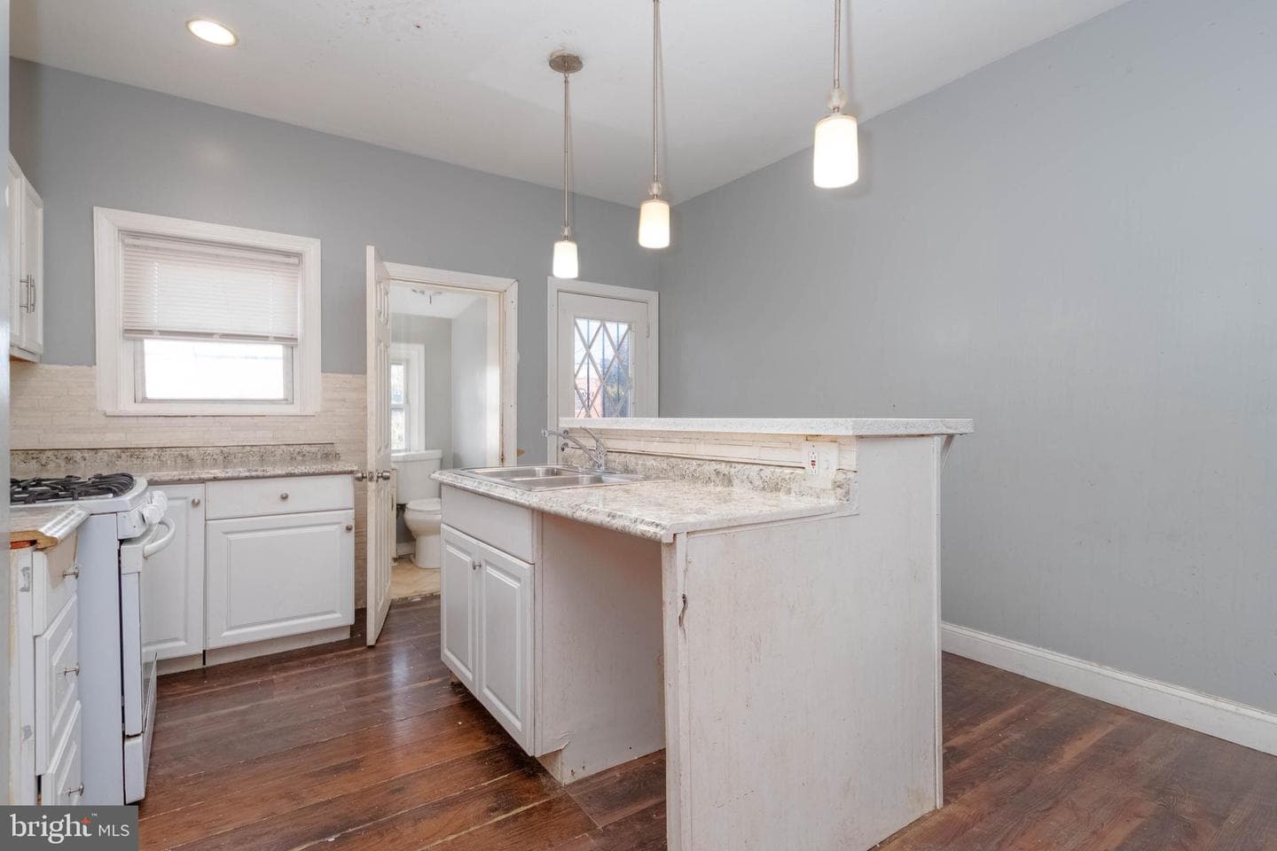 2216 W Fayette Street photo 10
