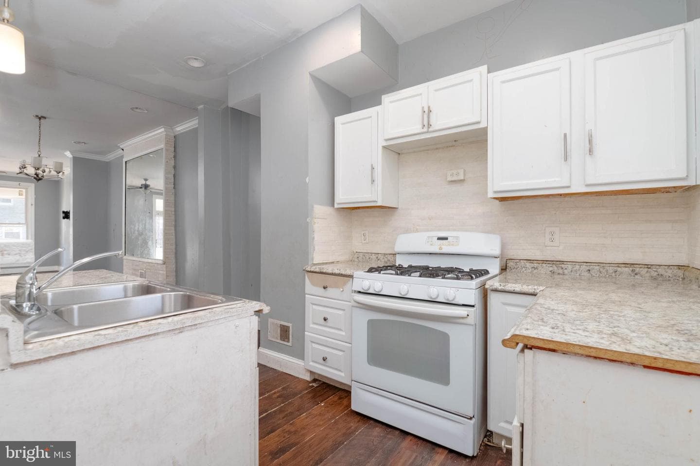2216 W Fayette Street photo 11