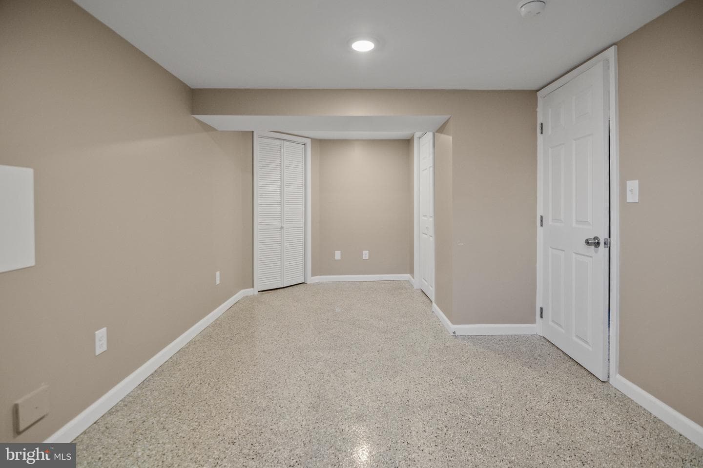 5900 Winthrope Avenue photo 22
