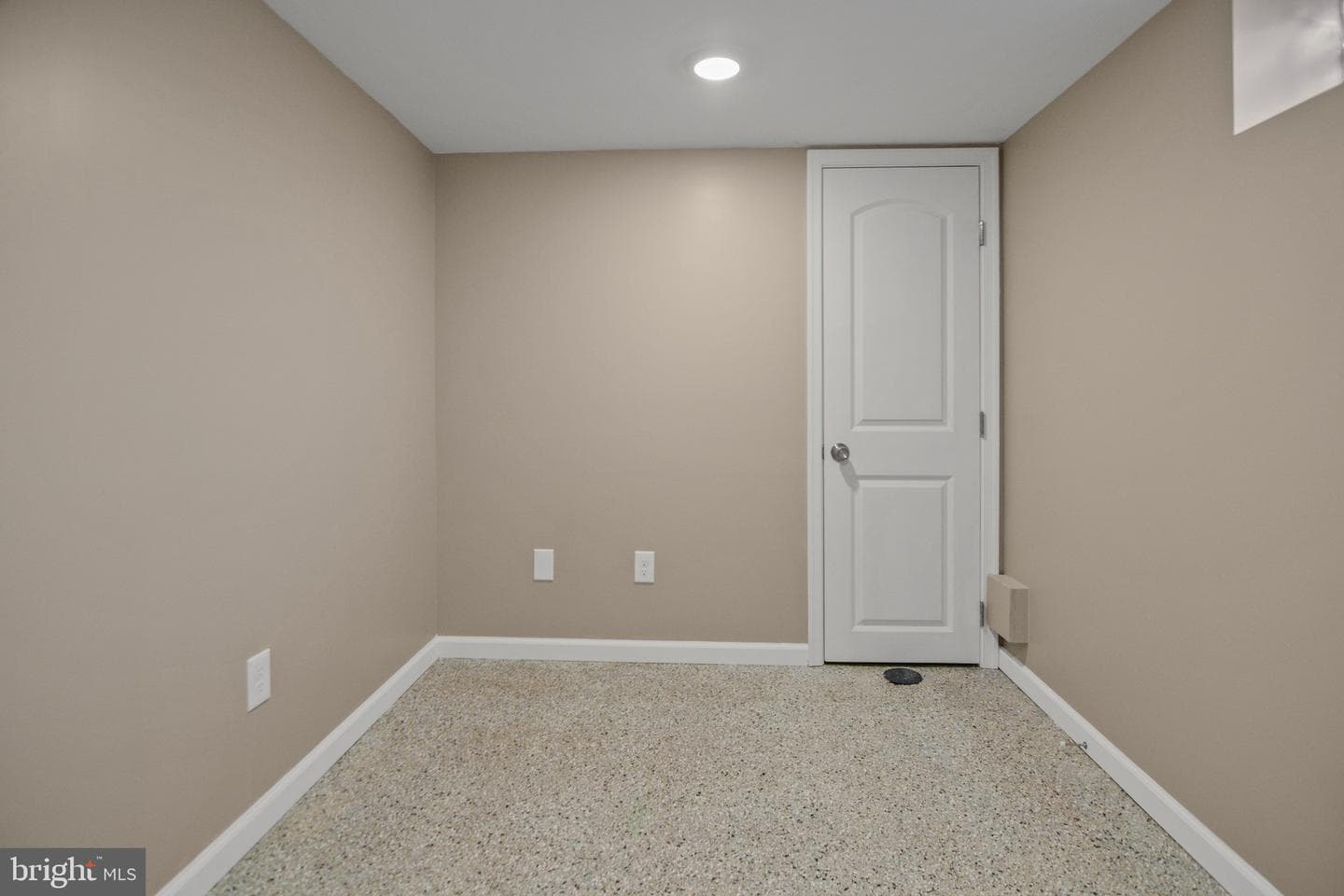 5900 Winthrope Avenue photo 24