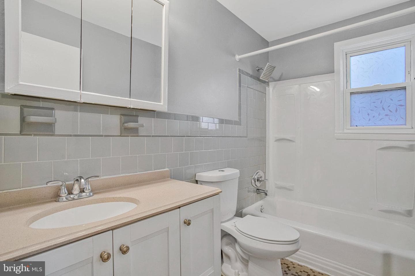 1231 Sheridan Avenue photo 19